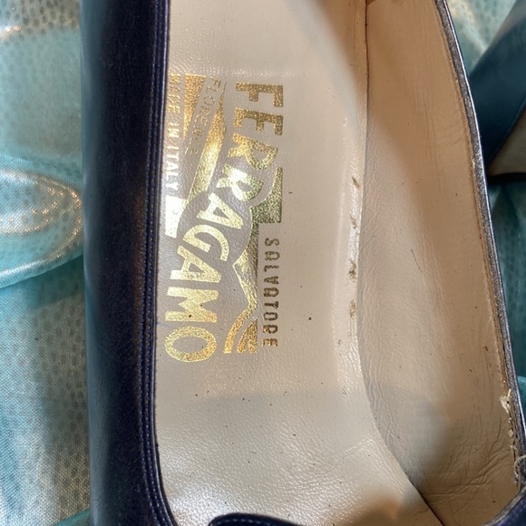 Dark navy Ferragamo stacked heel penny loafer. 9.5AA. Made in Italy. 5 - Picture 4 of 7